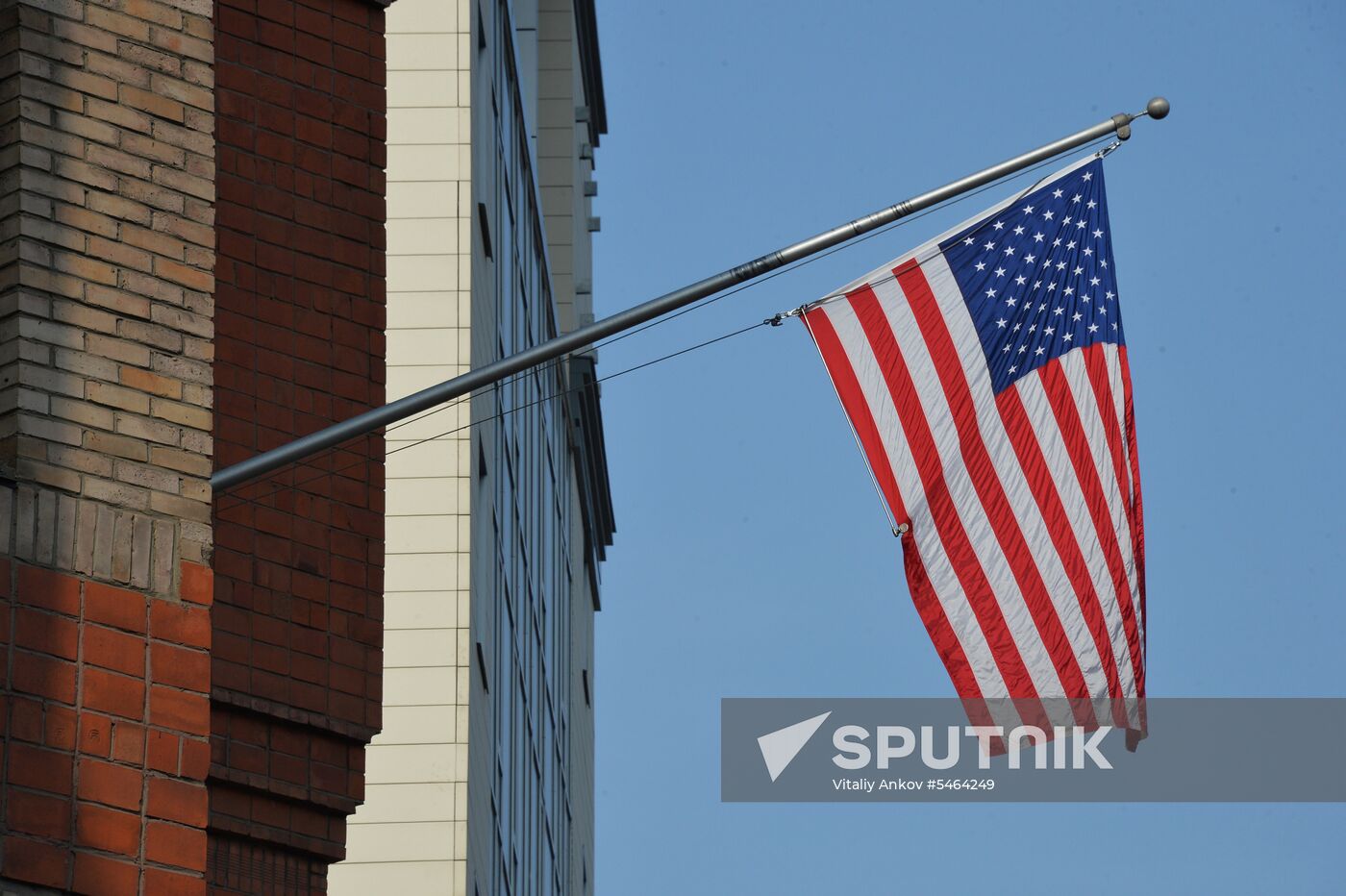 US to expel Russian diplomats