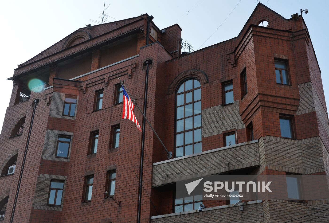 US to expel Russian diplomats