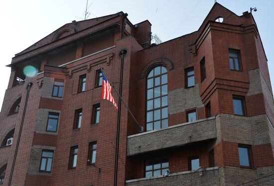 US to expel Russian diplomats