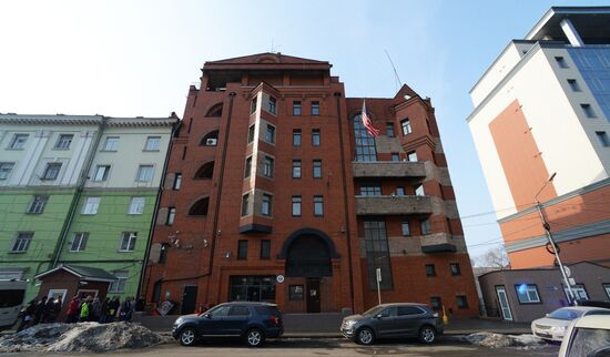 US to expel Russian diplomats