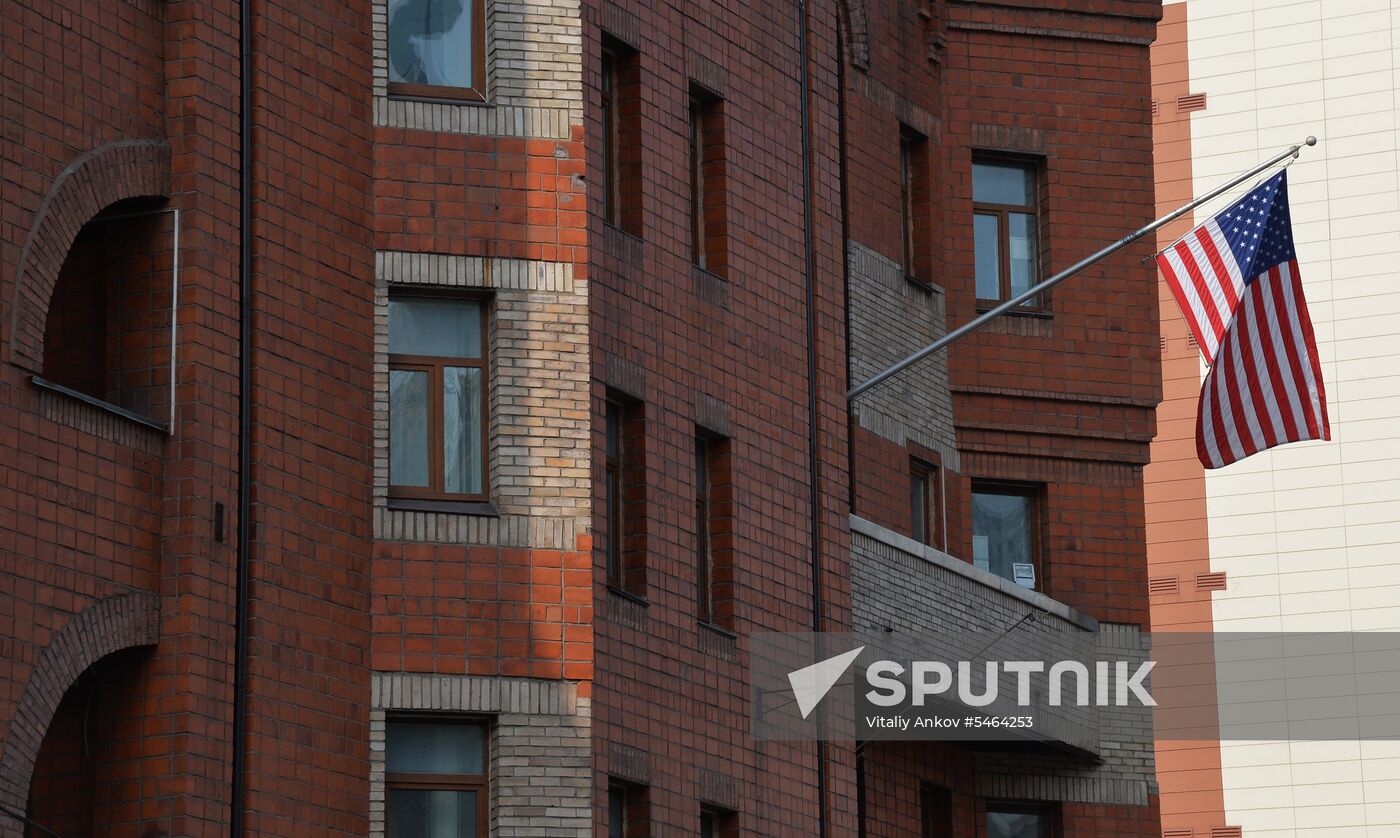 US to expel Russian diplomats