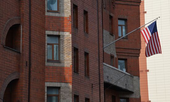 US to expel Russian diplomats