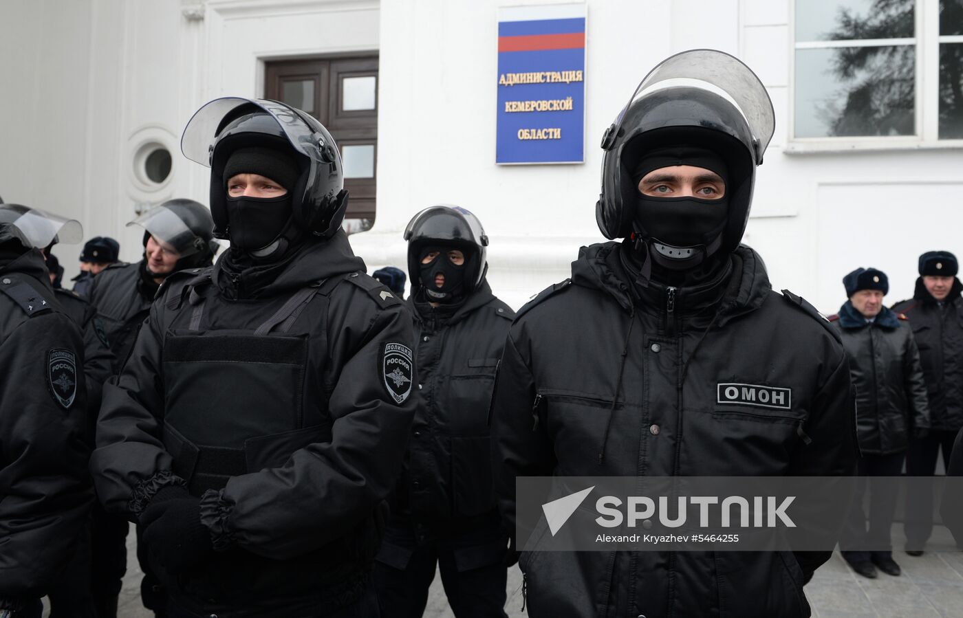 Rally in front of Kemerovo adiministration building