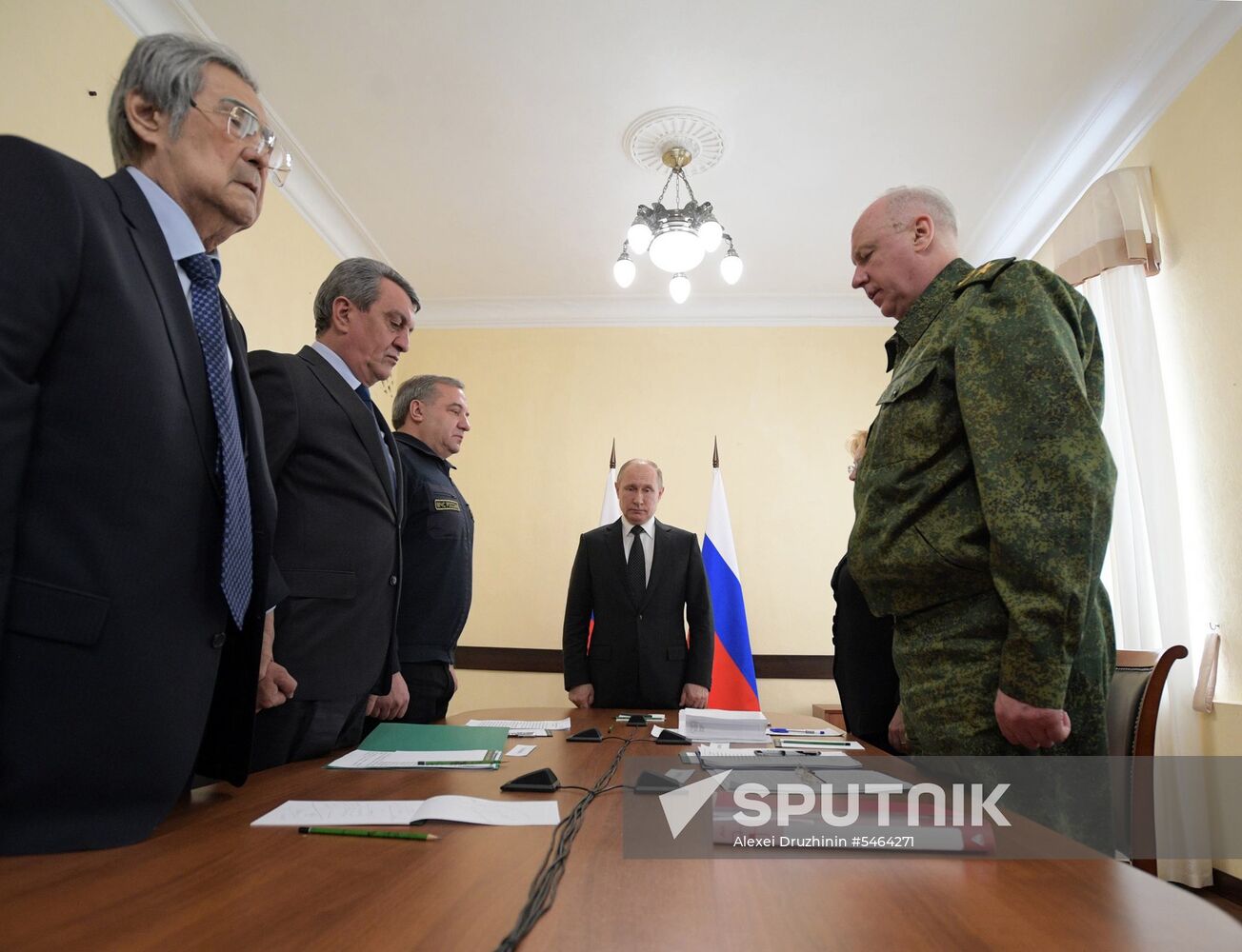 Russian President Vladimir Putin honors the memory of Kemerovo fire victims