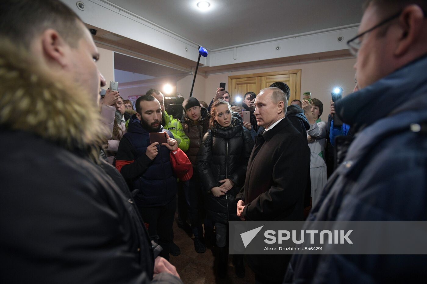 Russian President Vladimir Putin honors the memory of Kemerovo fire victims
