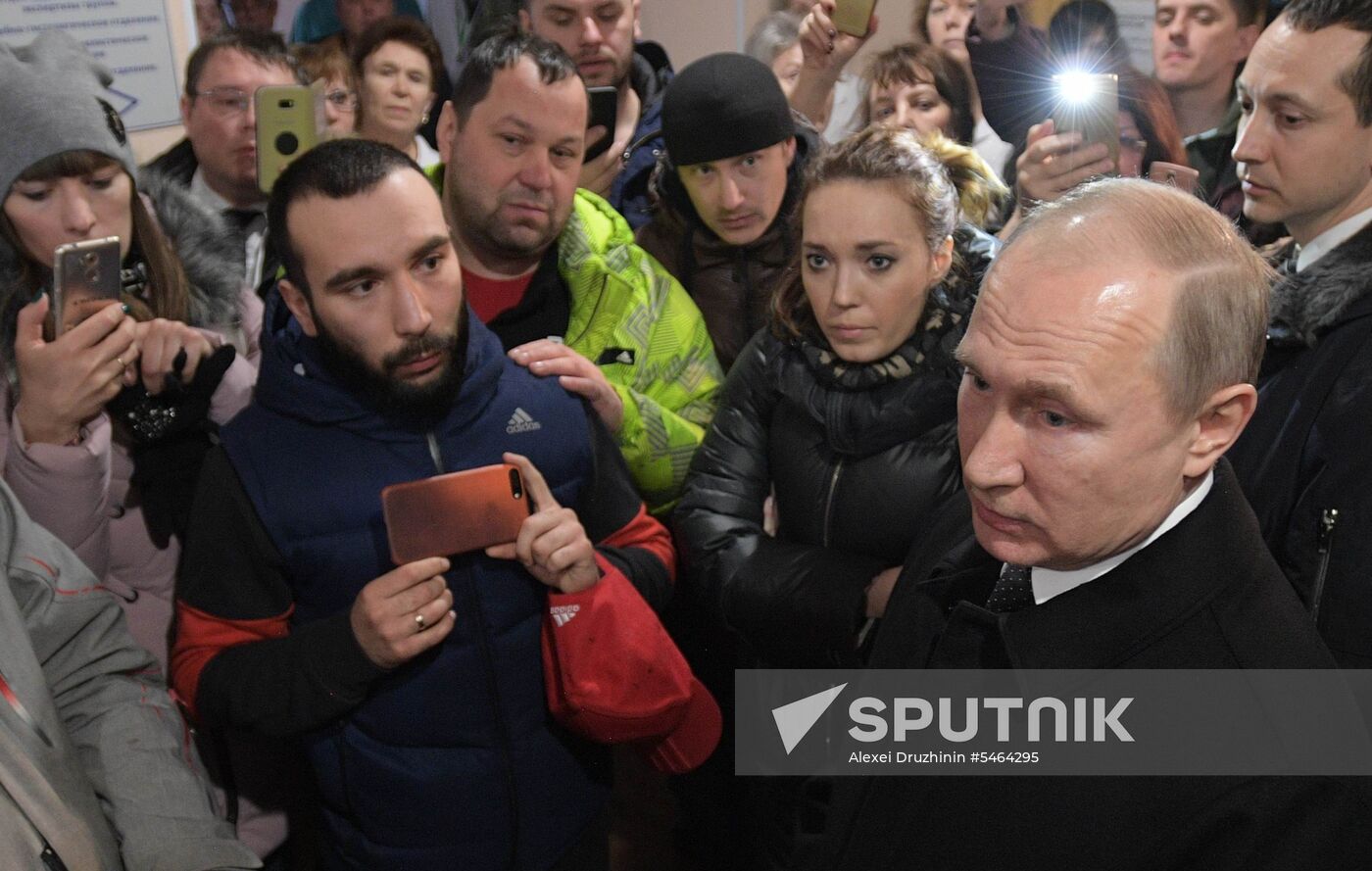 Russian President Vladimir Putin honors the memory of Kemerovo fire victims