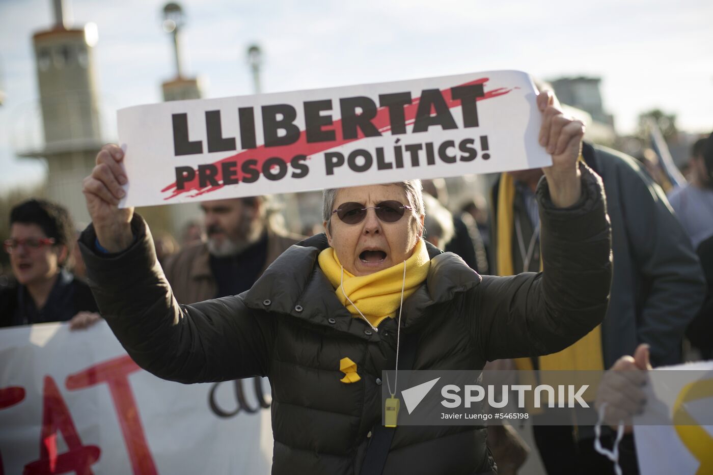Protests in Barcelona against Carles Puigdemont's arrest