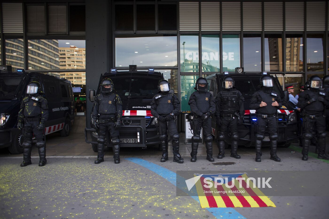 Protests in Barcelona against Carles Puigdemont's arrest