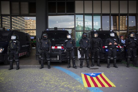 Protests in Barcelona against Carles Puigdemont's arrest
