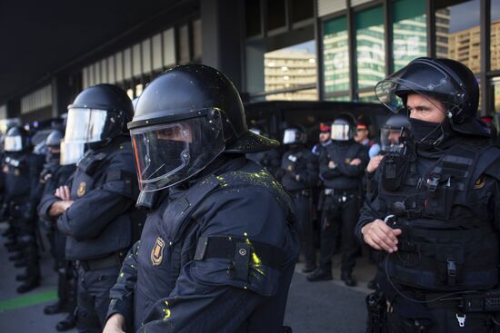 Protests in Barcelona against Carles Puigdemont's arrest