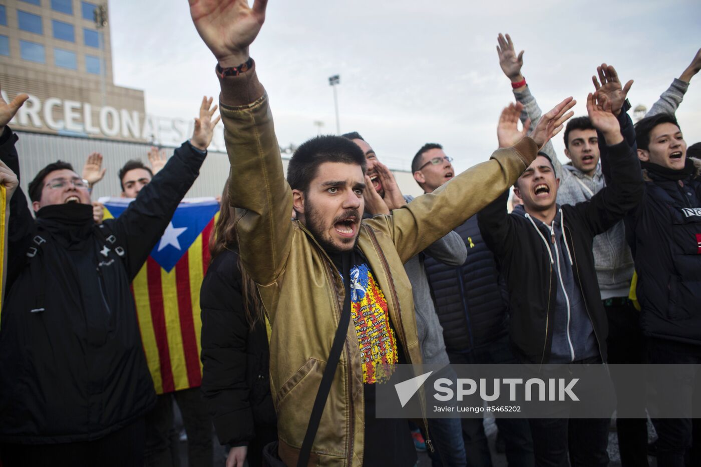 Protests in Barcelona against Carles Puigdemont's arrest