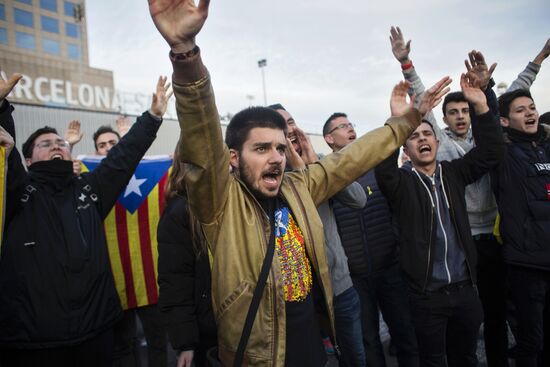 Protests in Barcelona against Carles Puigdemont's arrest