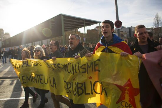 Protests in Barcelona against Carles Puigdemont's arrest
