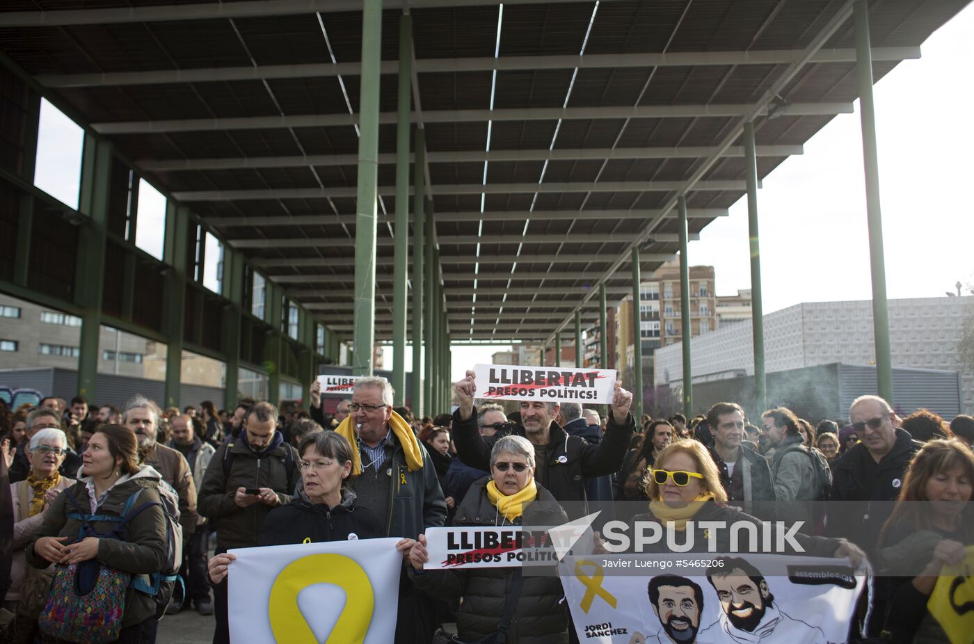 Protests in Barcelona against Carles Puigdemont's arrest