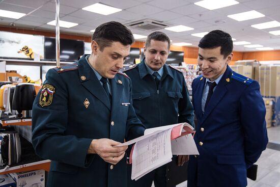 Fire safety inspection at shopping malls