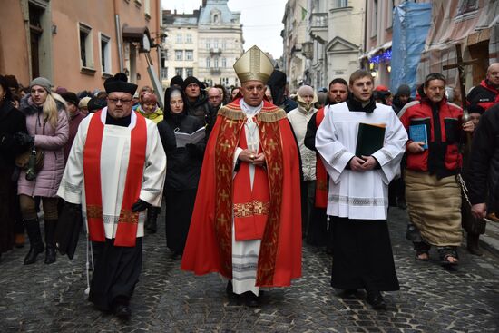 Cross procession in honor of Catholic Easter in Lviv