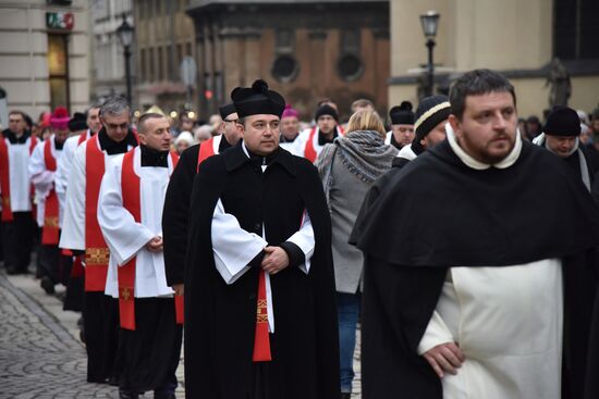 Cross procession in honor of Catholic Easter in Lviv