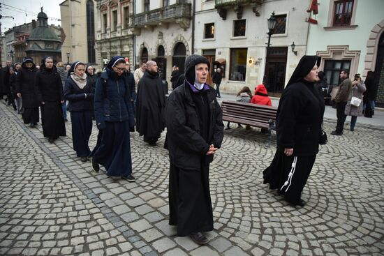 Cross procession in honor of Catholic Easter in Lviv