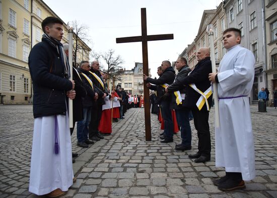 Cross procession in honor of Catholic Easter in Lviv