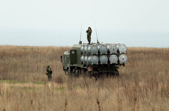 Coastal missile artillery system crews hold drill in Krasnodar Territory