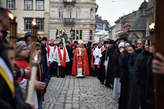 Cross procession in honor of Catholic Easter in Lviv