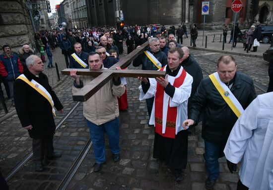 Cross procession in honor of Catholic Easter in Lviv