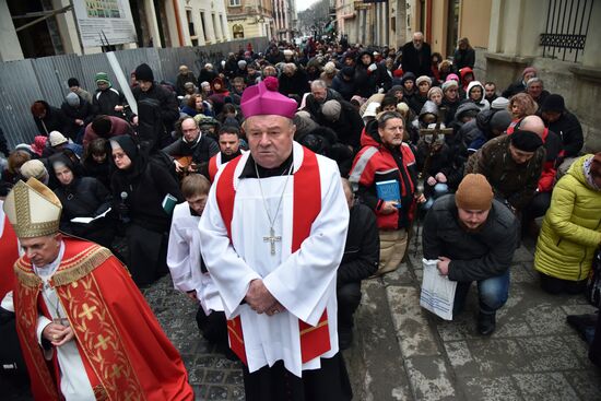 Cross procession in honor of Catholic Easter in Lviv