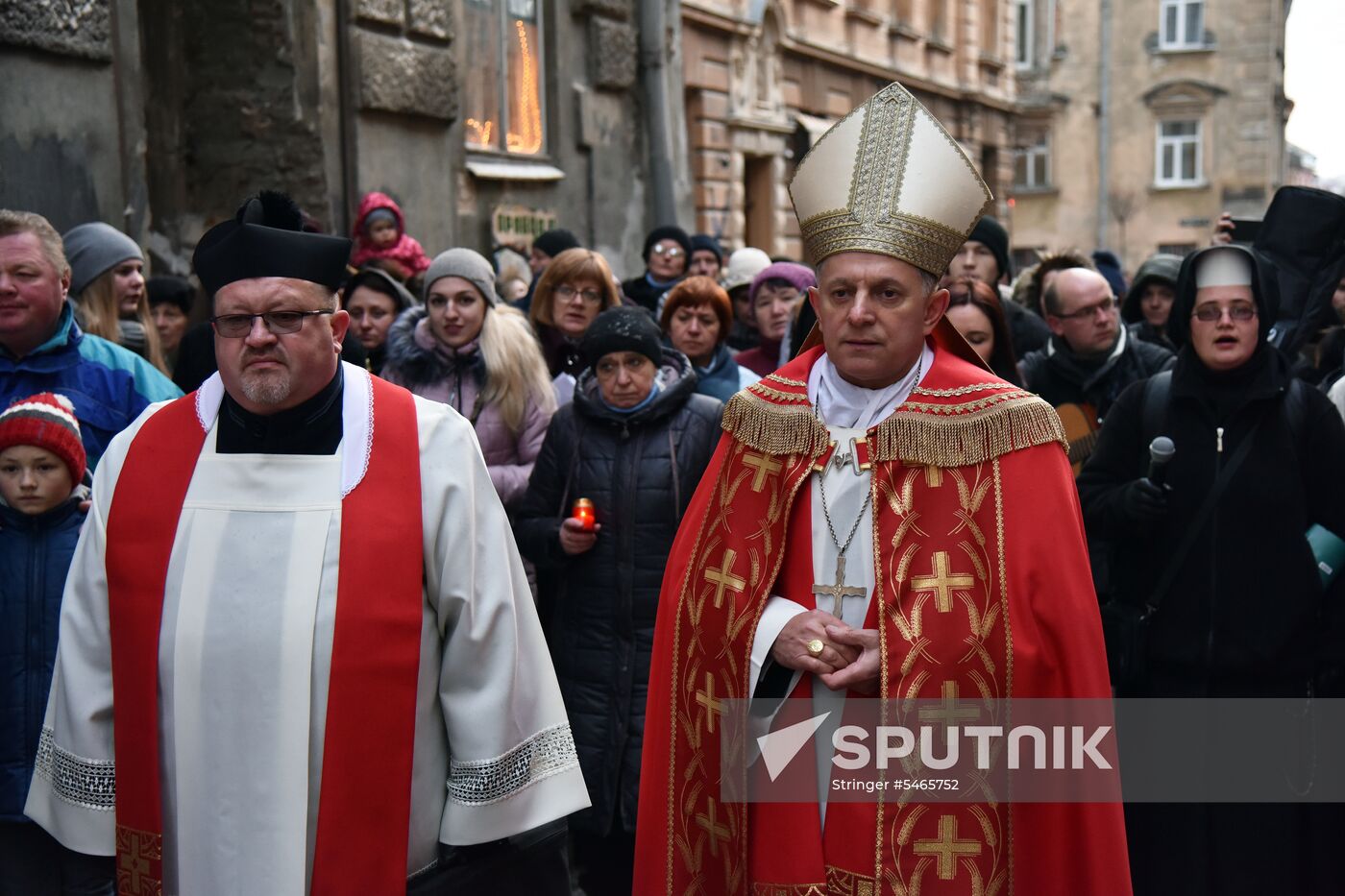 Cross procession in honor of Catholic Easter in Lviv