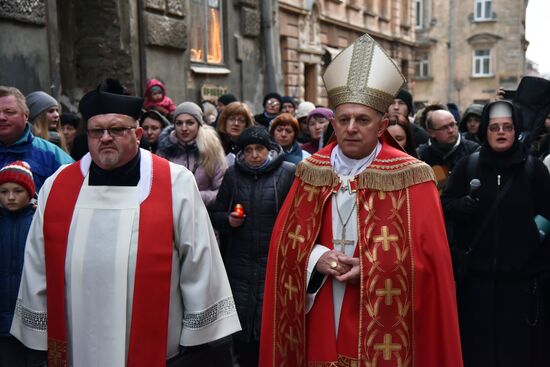 Cross procession in honor of Catholic Easter in Lviv
