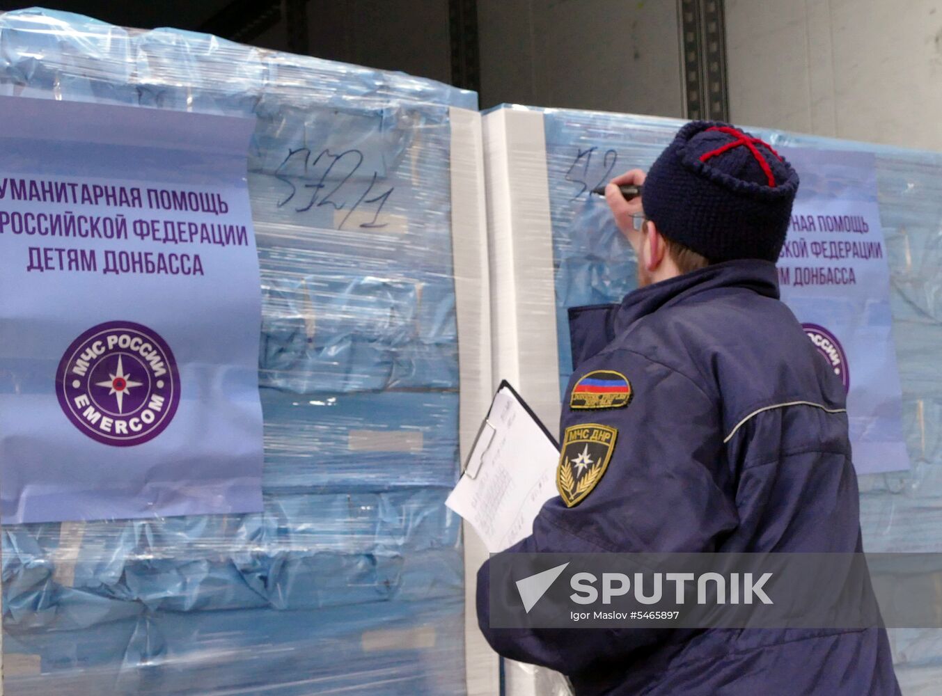 Russia's humanitarian aid convoy arrives in Donetsk