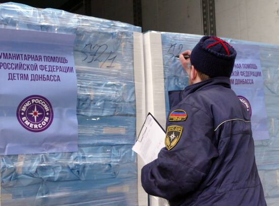 Russia's humanitarian aid convoy arrives in Donetsk