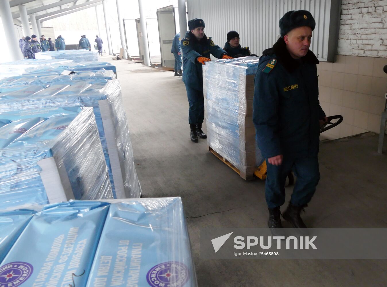 Russia's humanitarian aid convoy arrives in Donetsk