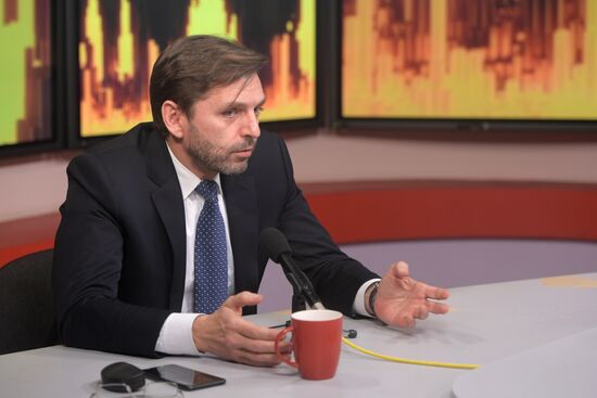 Live broadcast with Forbes Russia editor-in-chief Nikolai Uskov
