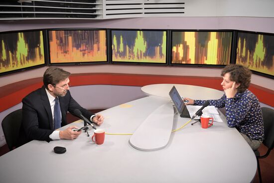 Live broadcast with Forbes Russia editor-in-chief Nikolai Uskov