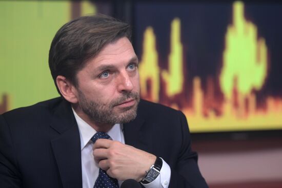 Live broadcast with Forbes Russia editor-in-chief Nikolai Uskov
