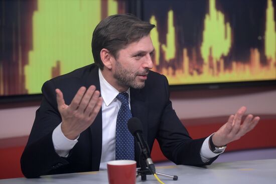 Live broadcast with Forbes Russia editor-in-chief Nikolai Uskov