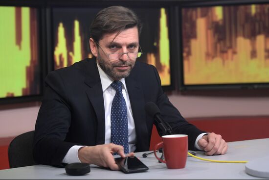 Live broadcast with Forbes Russia editor-in-chief Nikolai Uskov
