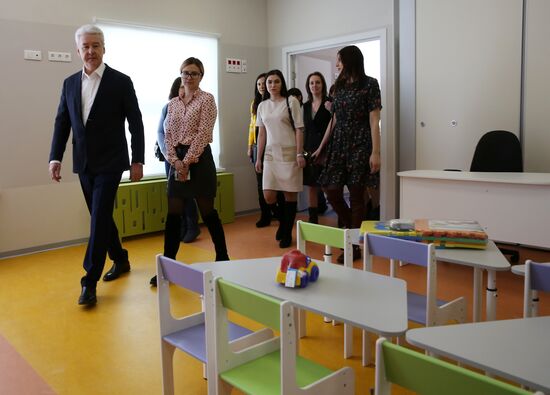 Moscow Mayor Sergei Sobyanin visits school No. 2120 in Novomoskovsky administrative area