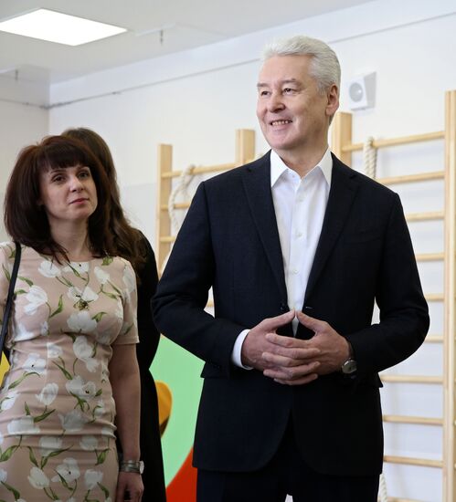 Moscow Mayor Sergei Sobyanin visits school No. 2120 in Novomoskovsky administrative area