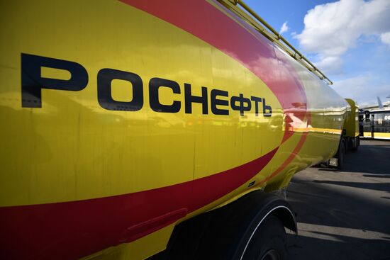 Maintenance of Pobeda aircraft at Vnukovo airport