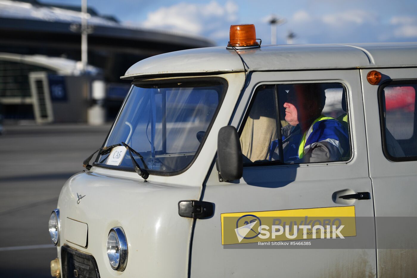 Maintenance of Pobeda aircraft at Vnukovo airport