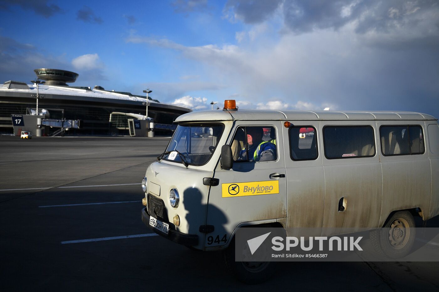 Maintenance of Pobeda aircraft at Vnukovo airport