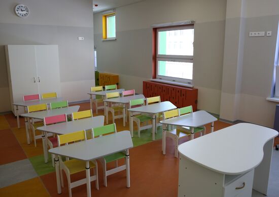 Moscow Mayor Sergei Sobyanin visits school No. 2120 in Novomoskovsky administrative area