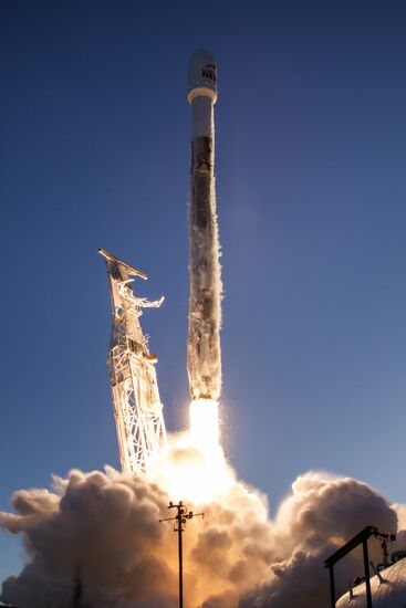 SpaceX launches Falcon 9 rocket with Iridium NEXT satellites