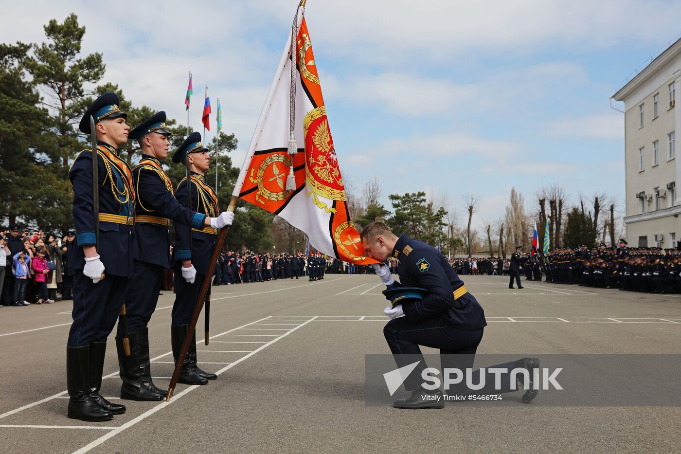 Krasnodar Higher Military Aviation School holds graduation ceremony