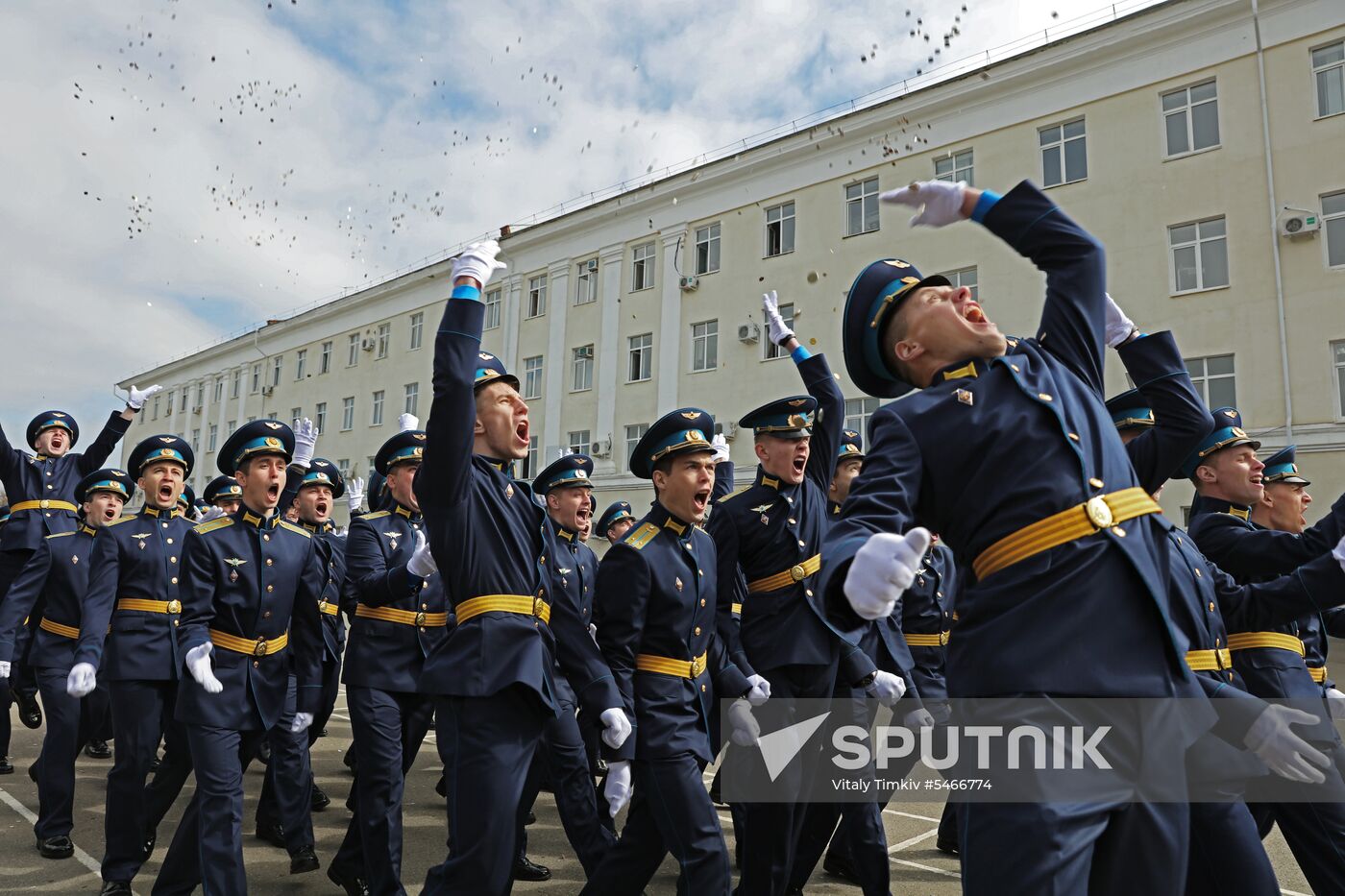 Krasnodar Higher Military Aviation School holds graduation ceremony