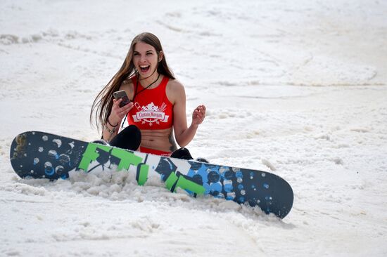 Downhill sliding in bikinis at BoogelWoogel-2018 carnival in Sochi