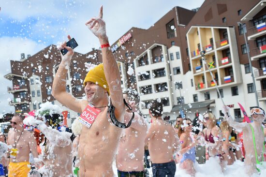 Downhill sliding in bikinis at BoogelWoogel-2018 carnival in Sochi