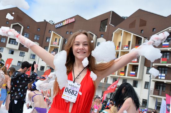 Downhill sliding in bikinis at BoogelWoogel-2018 carnival in Sochi
