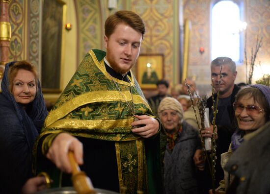 Pussy willows are blessed in Russian regions